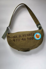 Load image into Gallery viewer, Seabag Crescent Bag